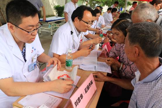 说明: C:\Users\gywy\Desktop\6.24 派潭义诊\110A7576.JPG