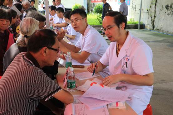 说明: C:\Users\gywy\Desktop\6.24 派潭义诊\110A7573.JPG