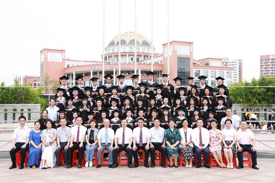 说明: C:\Users\gywy\Desktop\毕业\25号毕业照_副本.jpg