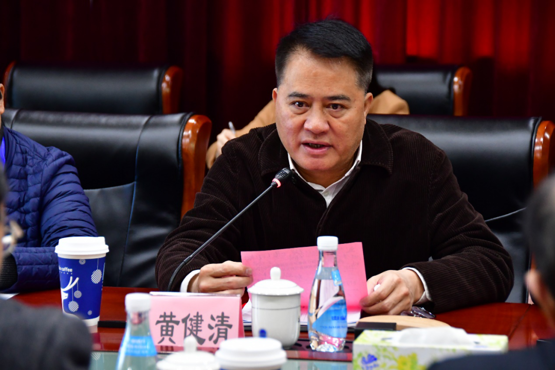 最后,黄健清副校长进行总结发言.